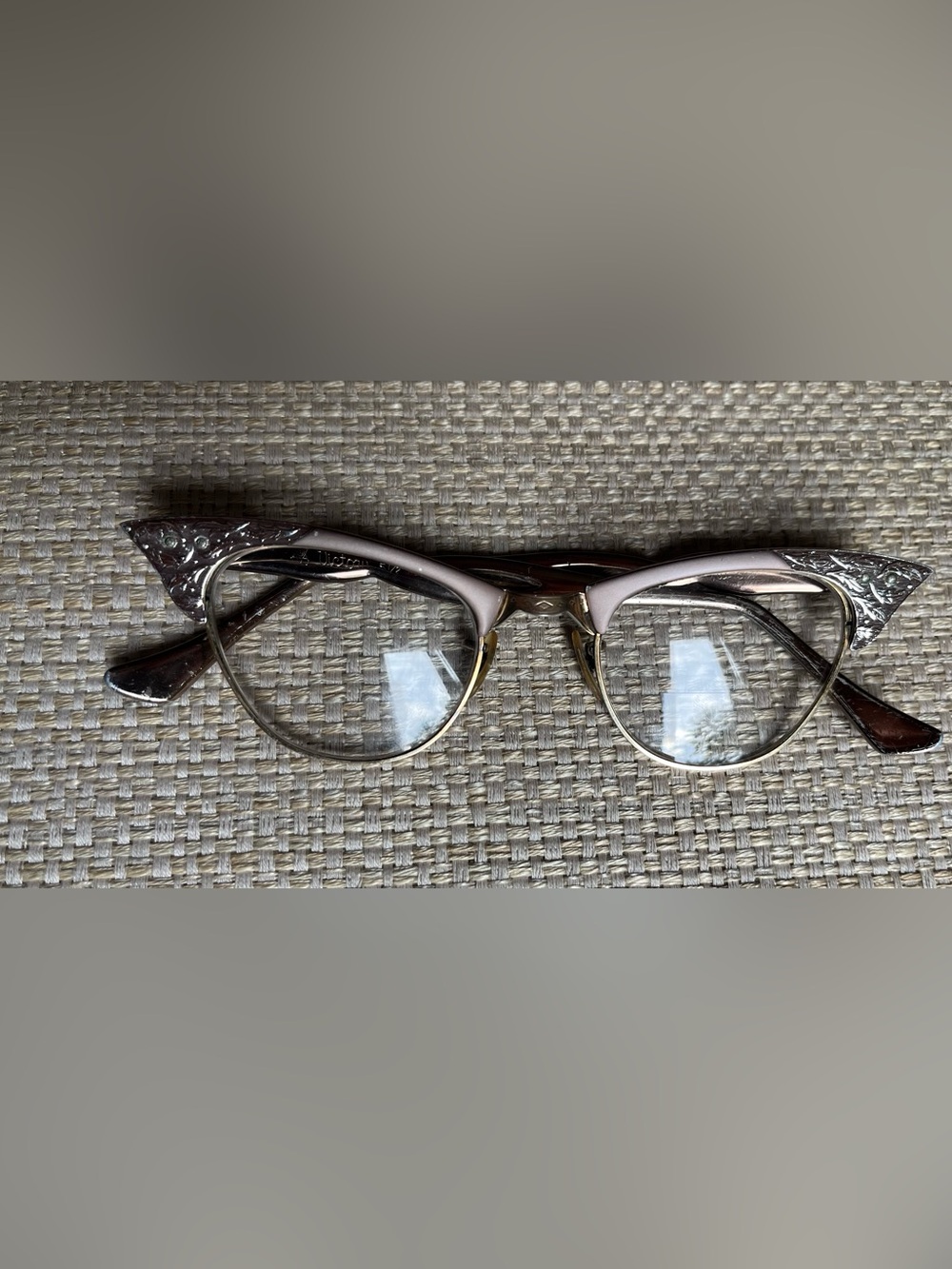 VINTAGE VICTORY 
ALUMINUM FRAME WOMAN'S
EYEGLASSES 12K gf CAT EYE 5 1/2